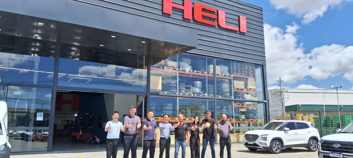Michelson Strong Store recebe delegação da Heli China 