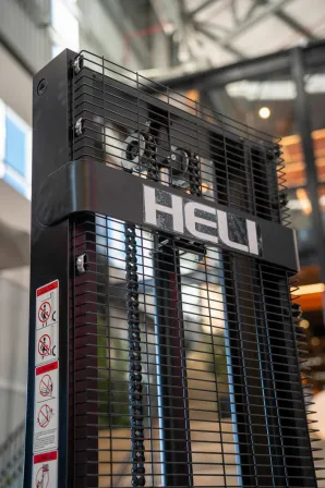 Empilhadeira Elétrica Patolada Heli